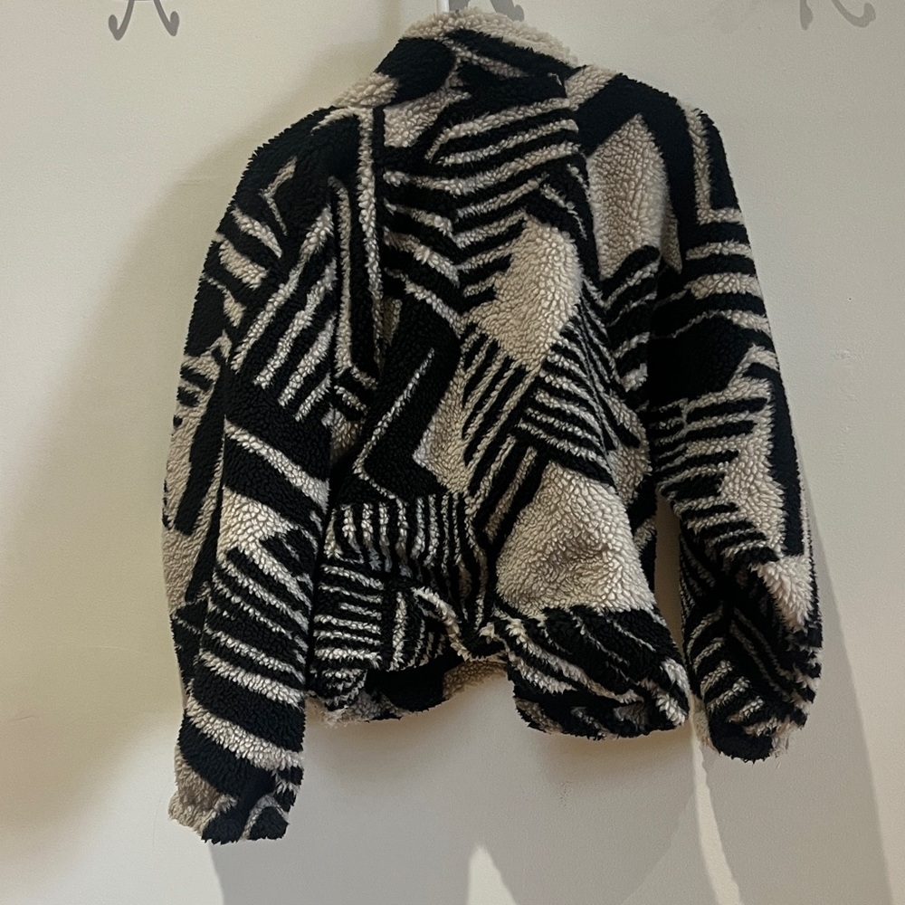 Elan Black and Cream Geometric Teddy Jacket - Picture 3 of 6